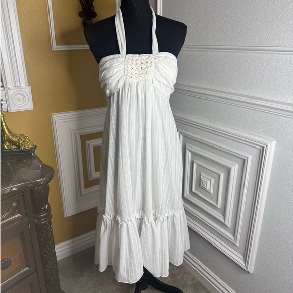 Elegant White Halter Dress - Picture 6 of 14
